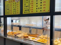面包甜点陈列柜-笔架山食堂