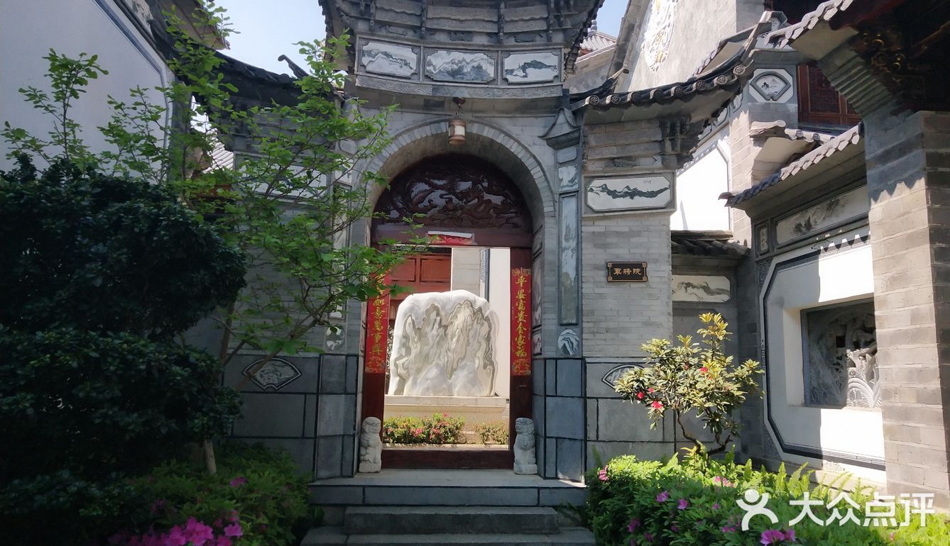 酒店地理位置方便,出门就是洋人街
