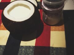 -志龙皇冠吃货椰子铺