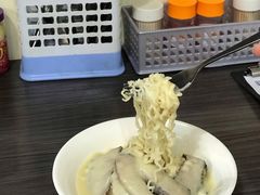 猪颈肉芝士捞公仔面-新记餐厅(香槟大厦店)