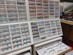 -美式眼镜·授权蔡司.依视路.尼康.豪雅.明月(人民广场店)