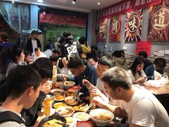 大堂-爆炸头阿姨小四川正宗川味小吃(无任何分店)