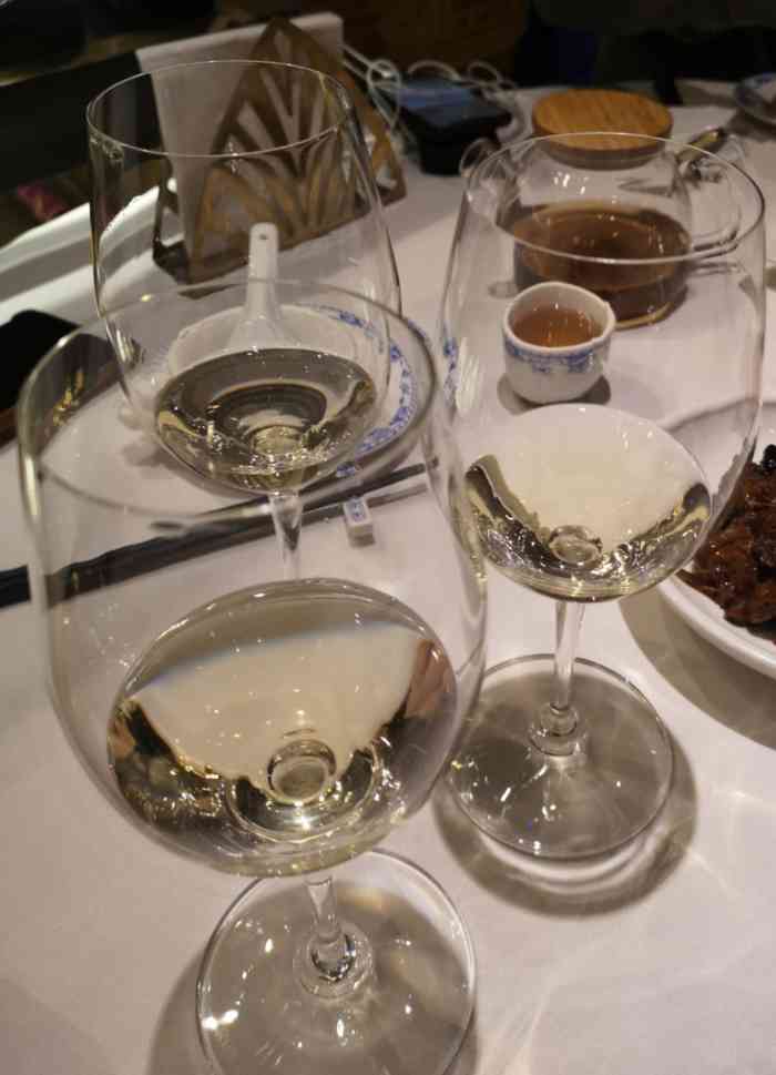 constellation wine-"一到上海就来老吉士吃饭,结果门口排着长长.