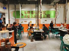 -山野的朋友露营炭火烤肉