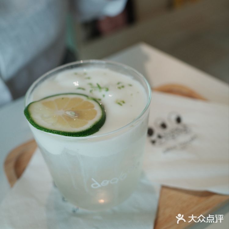 杯子盘子装得全都是可爱