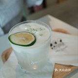 杯子盘子装得全都是可爱