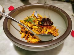 敲糖棒棒鸡-辛香汇·现炒川菜(淮海路百盛店)