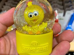 -名创优品(北京新中关购物中心地铁层店)