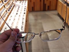 -LOOK眼镜·蔡司依视路配镜(宝山万达店)
