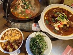 -富正毅三下锅·湘西韵味(天门山索道店)