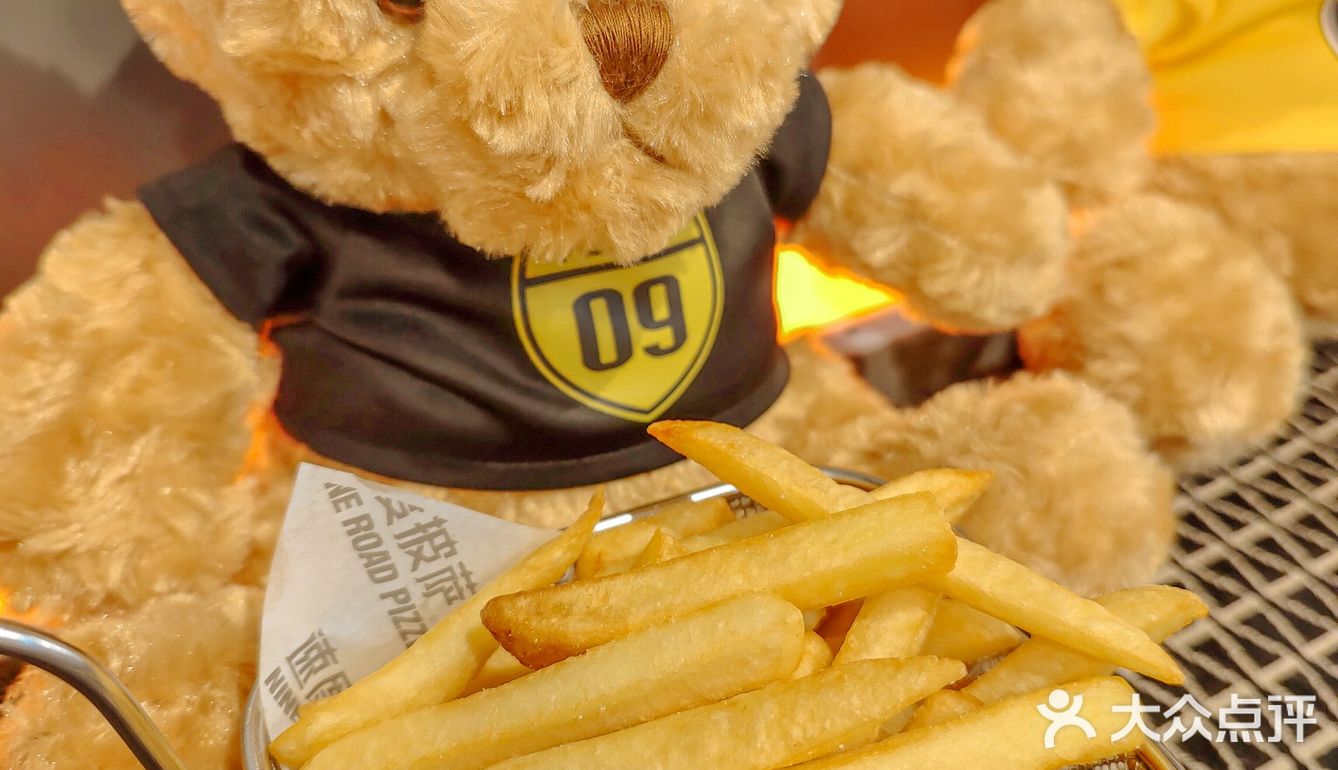 广州探店｜这家披萨黑金店太酷了吧📸 