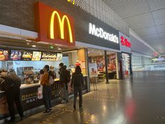门面-麦当劳(郑州东高铁站店)
