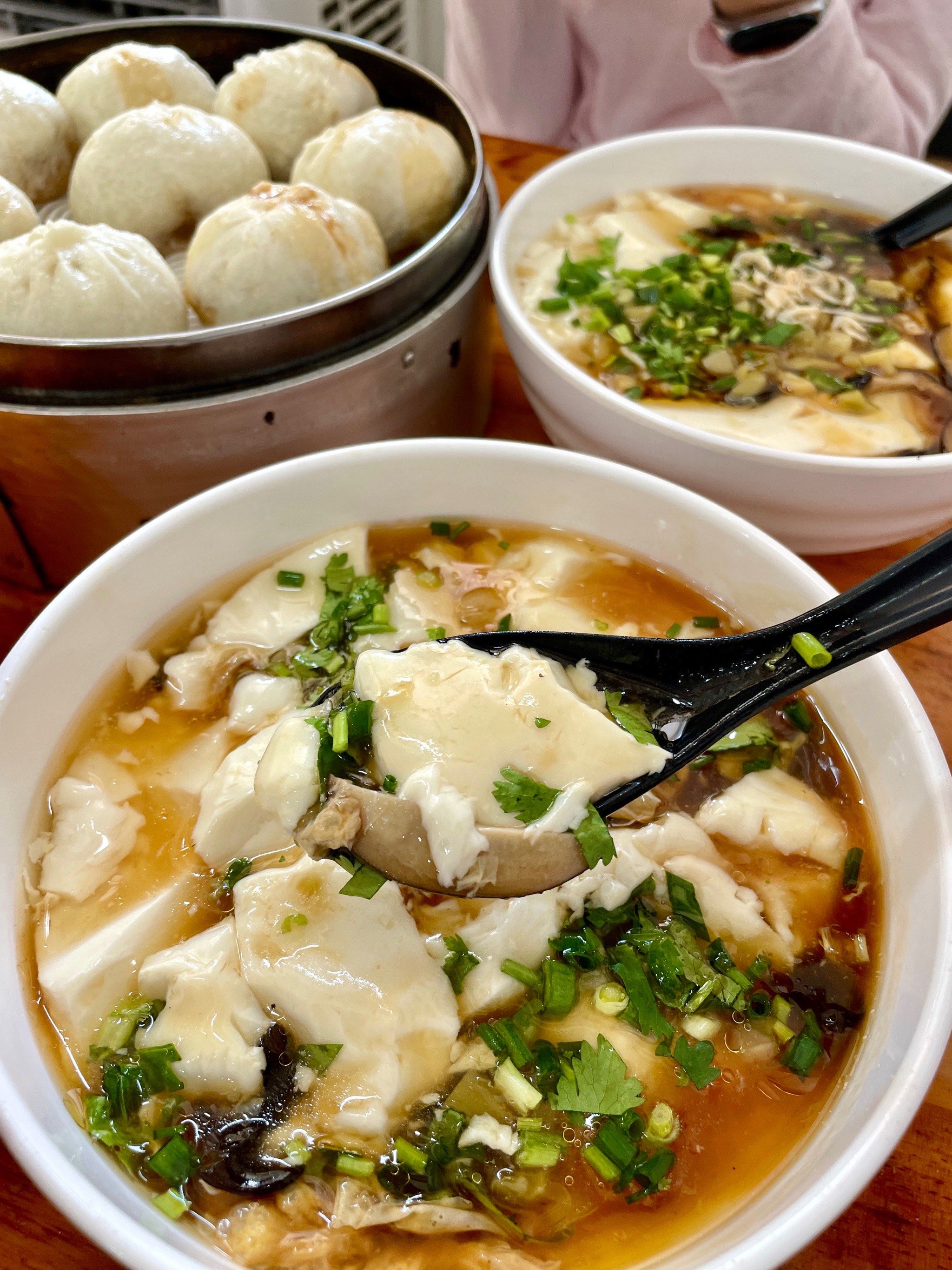 香 汁水很多
豆腐脑5💰 很大一碗 特别特别嫩 泡上油