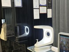 -三目眼镜·蔡司视觉合作店(青浦宝龙店)