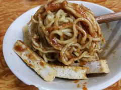 -松树干拌面店