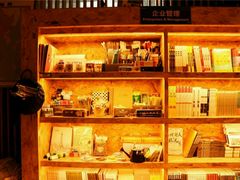 -新华里咖啡书吧(新华书店小寨店)