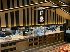 面包甜点陈列柜-初蓉丨遇见新川菜(亲贤街荣耀店)