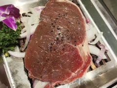 -山野的朋友露营炭火烤肉