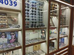 -上海网星眼镜批发·蔡司依视路官方授权(三叶眼镜城店)