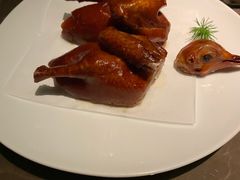 脆皮乳鸽-新荣记(BFC外滩金融中心店)