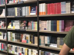 -钟书阁(群光广场店)