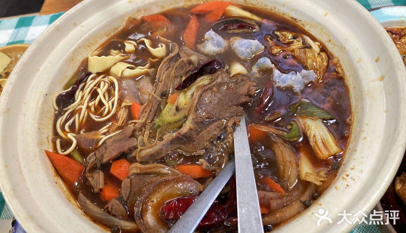 后湖热辣滚烫的羊肉火锅