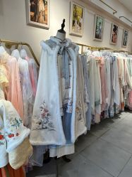-一揽芳华汉服旗袍体验馆(拙政园店)