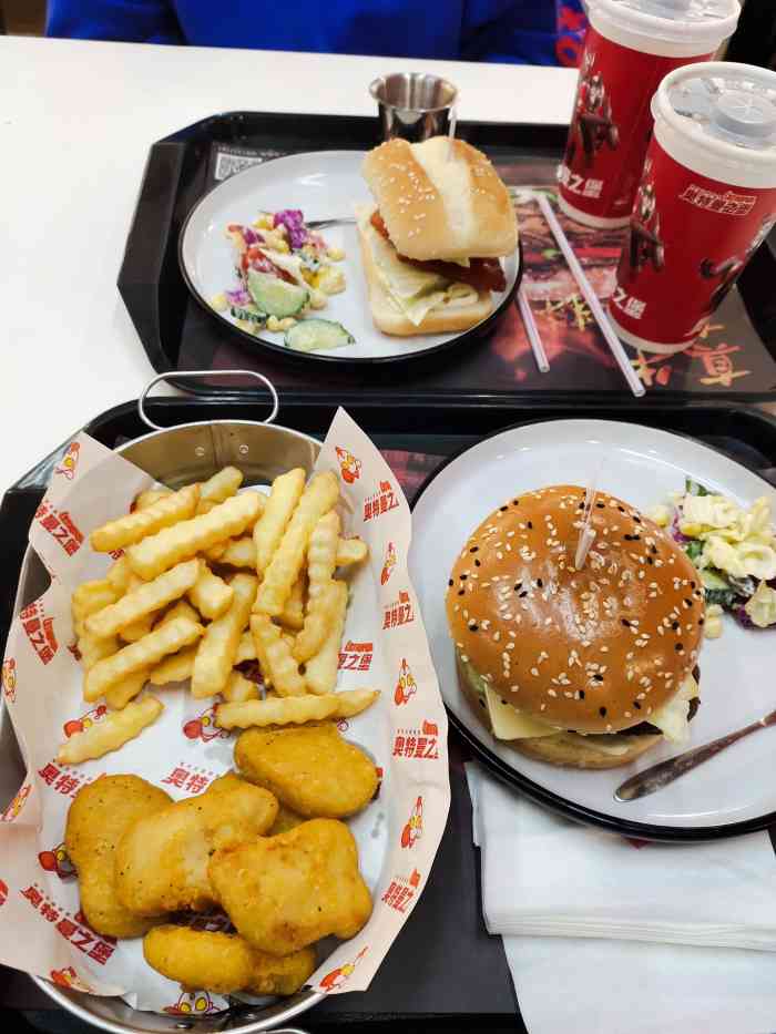 奥特曼之堡旗舰店(台东店)-"奥特曼主题餐厅～ [薄荷]环境:路过.