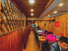 卡座-老东镇啤酒屋海鲜加工·蒸汽海鲜·海鲜烧烤(台东店)