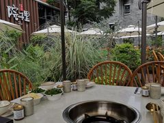 -墨居上隐·院子里火锅(峨眉店)