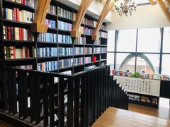 -钟书阁(松江泰晤士小镇店)