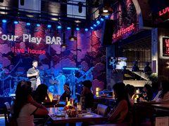 -FOUR PLAY BAR
