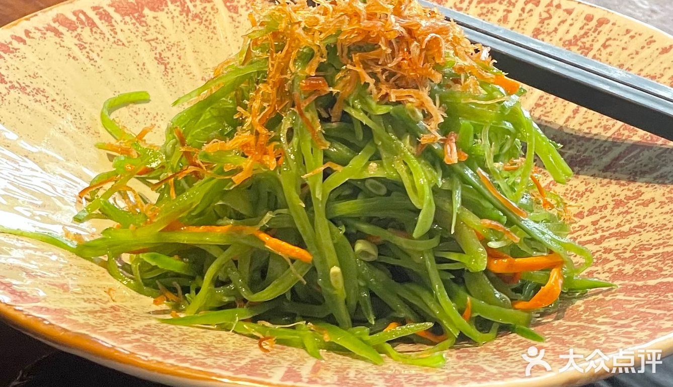 鱼生比例也低得可怜 幸好东星斑鱼骨泡饭味道还挺鲜