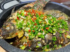 铁板鲫鱼-聚鑫朋酸菜肥肠(九龙仓店)