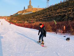 -采薇庄园四季滑雪场