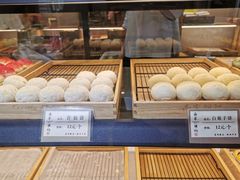 面包甜点陈列柜-南宋胡记(杭州灵隐寺店)