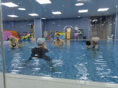 -蓝鲸奇亲子游泳俱乐部