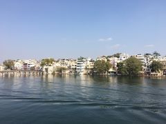 -Lake Shore Hotel & Restaurant