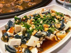 皮蛋拌豆腐-小火炕铁锅炖鱼