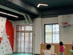 -悦动体能篮球羽毛球网球(三里河店)