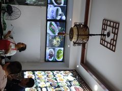 -临街徽菜馆·正宗黄山味