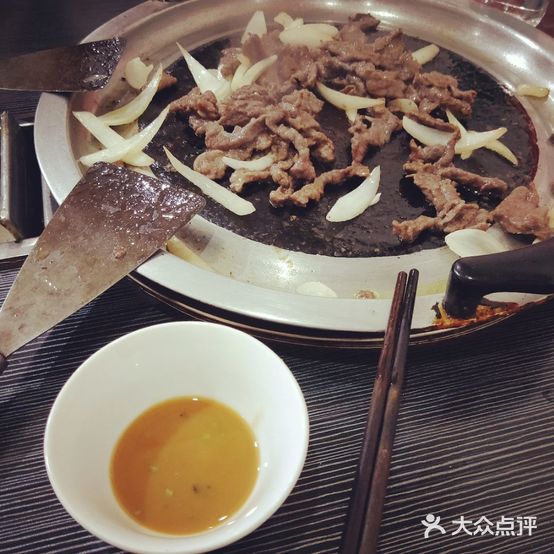 王记老石板煎肉