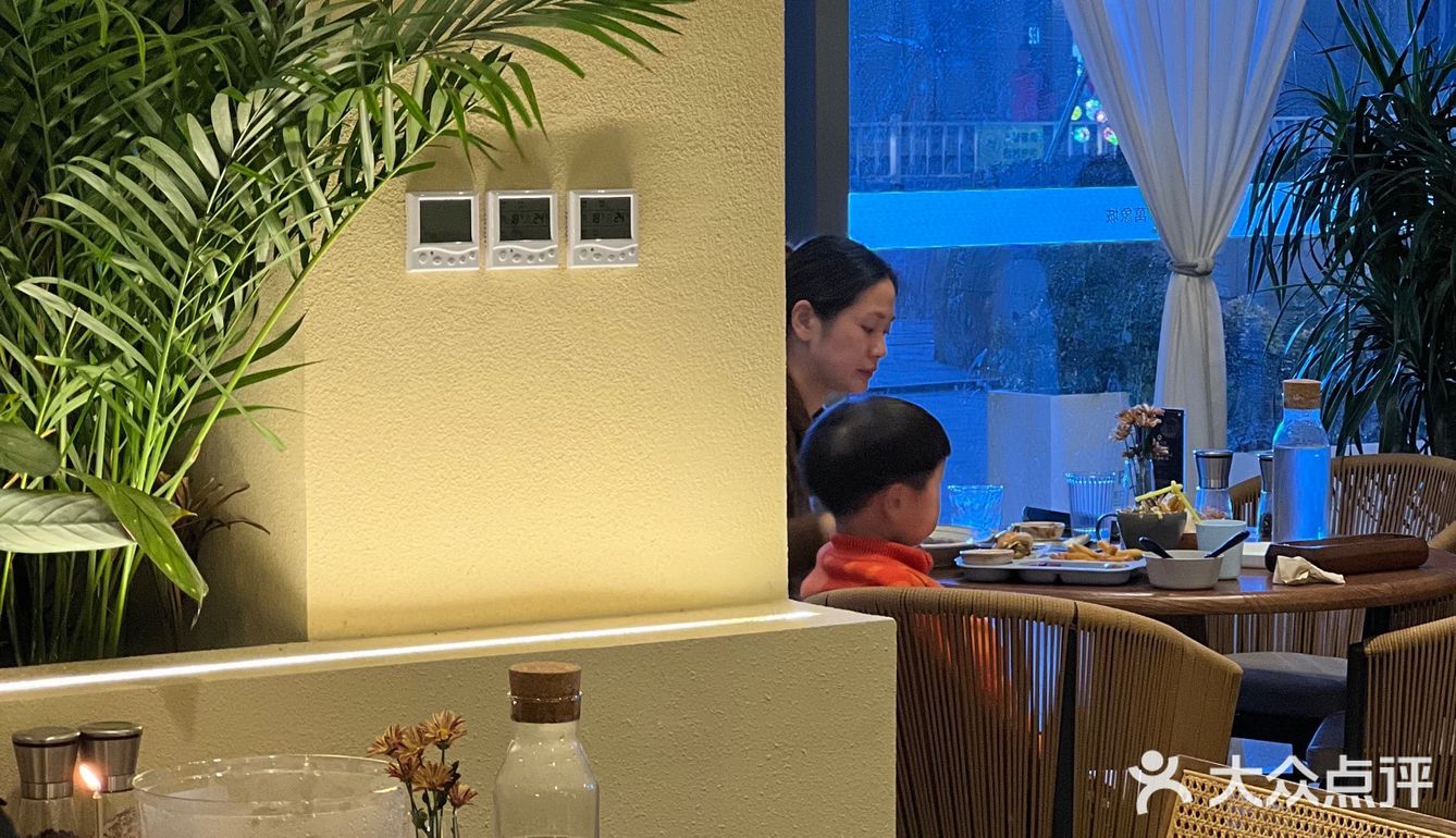 氛围感西餐厅🥂这家真的太适合约会聚餐了