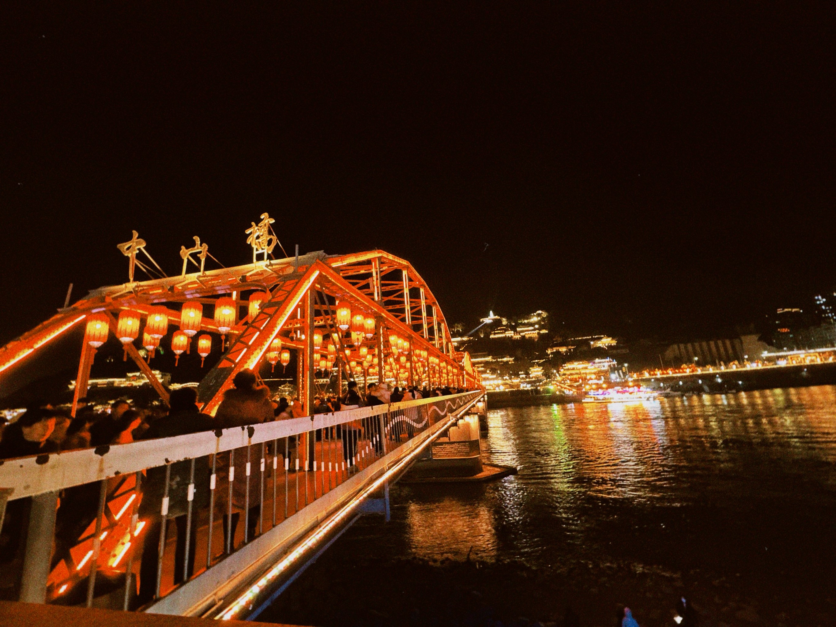 济南黄河凤凰大桥夜景图片