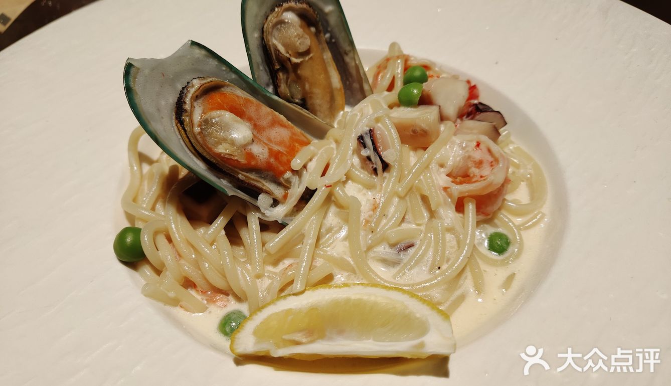 这道我不推荐。白玉贝口感很劲道，锻炼咬肌