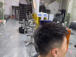 -茶发Salon·烫发染发理发