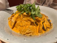西班牙奶油三文鱼鸡肉意大利面-玛格萝妮比萨屋(四平店)