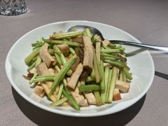 豆干炒水芹-荣轩(新荣记环球金融中心店)