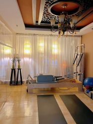 -威思丽高温瑜伽会馆