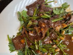 -鱼鲜饭香·招牌汽锅剁椒鱼头王